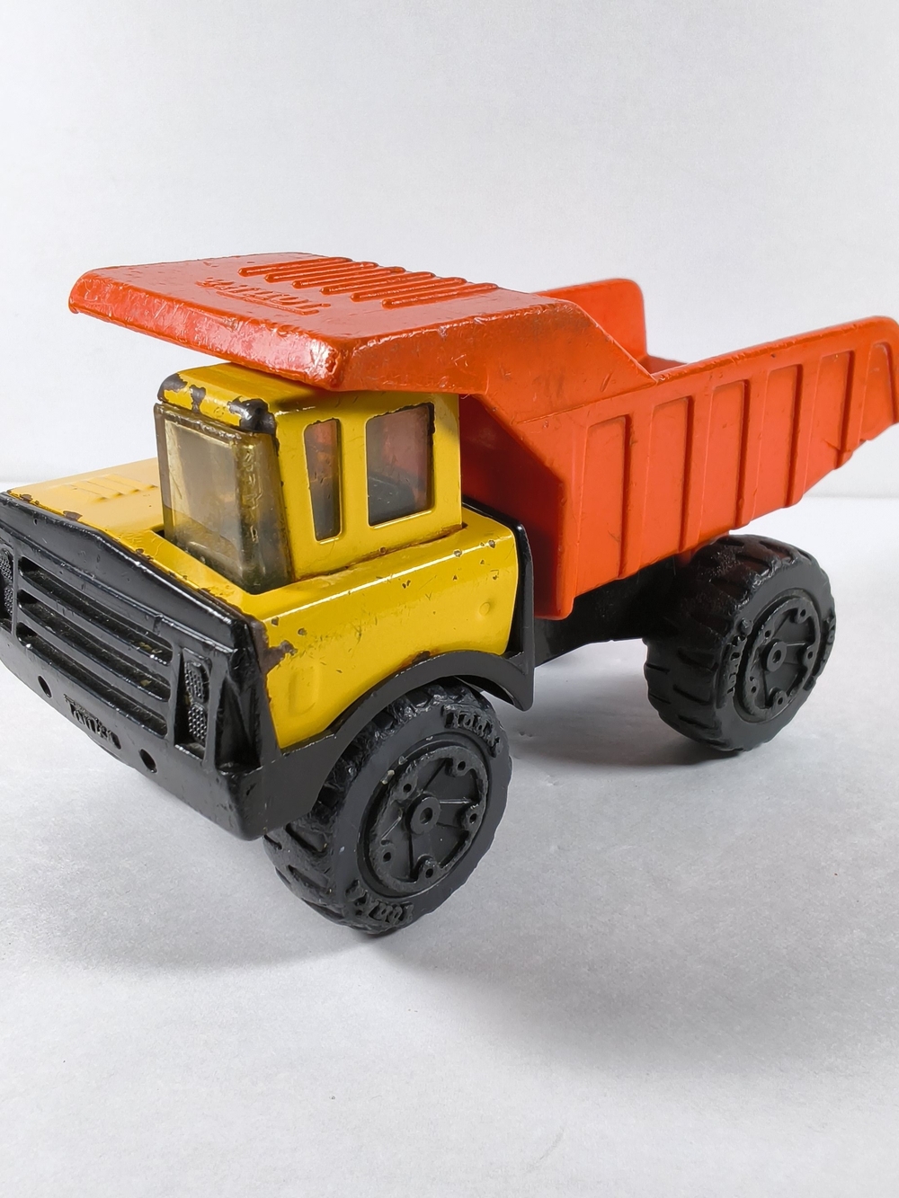Vintage Tonka Yellow Orange Quarry Dump Truck 812789-A Pressed Steel 1:50 Scale